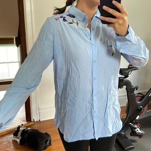 Express “the city shirt” blue embroidered flowers work shirt size medium